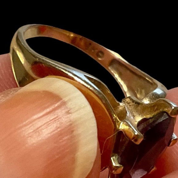 10K GOLD & GENUINE AMETHYST w/ DIAMONDS  - Size 5 - Picture 3 of 3